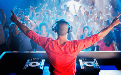 ¿Spotify o DJ? 10 Razones para Hacer que tu Fiesta Brille de Verdad
